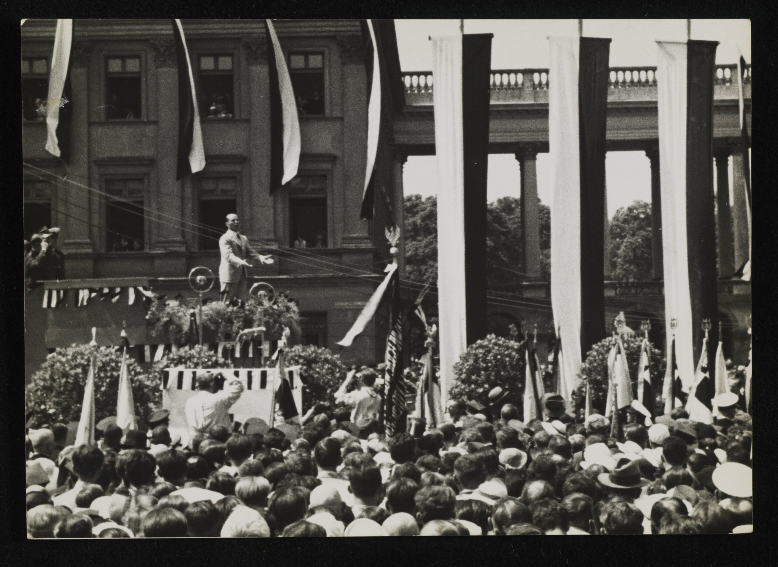 Jan_Kiepura_by_Henryk_Poddębski